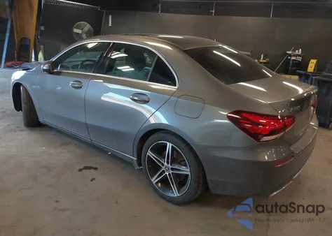 2019 Mercedes-Benz A 220 4Matic z USA, uszkodzony, nr VIN WDD3G4FB7KW008837